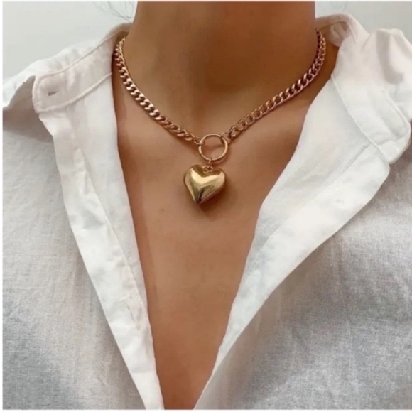 NWOT Zara Gold Heart Pendant Necklace - Picture 2 of 3